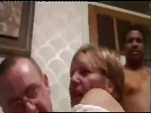 Egy óvszeres férfi m ...