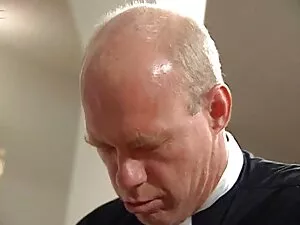 A lány tette a punci ...
