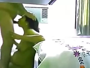 Tornász játszik a me ...