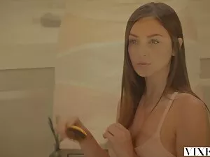 Forró, sötét bőrű lá ...